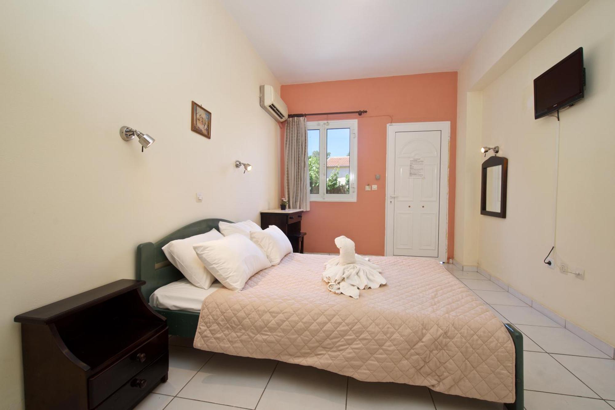 Theodora Studios & Apartments Skala  外观 照片