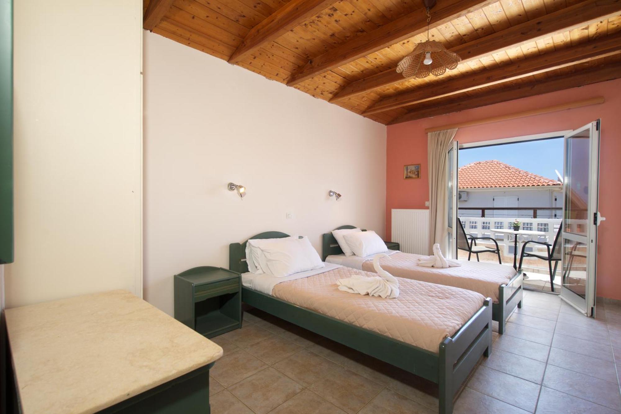 Theodora Studios & Apartments Skala  外观 照片