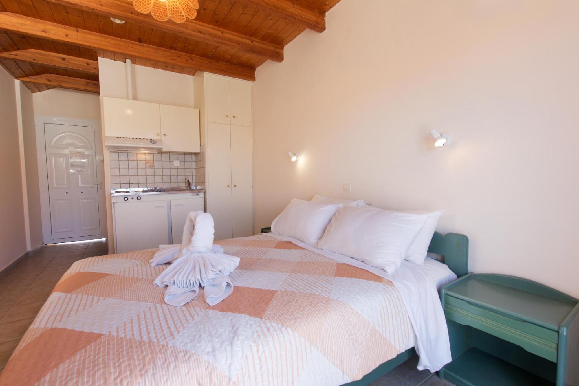 Theodora Studios & Apartments Skala  外观 照片