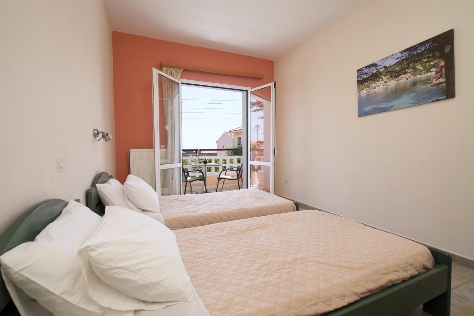 Theodora Studios & Apartments Skala  外观 照片