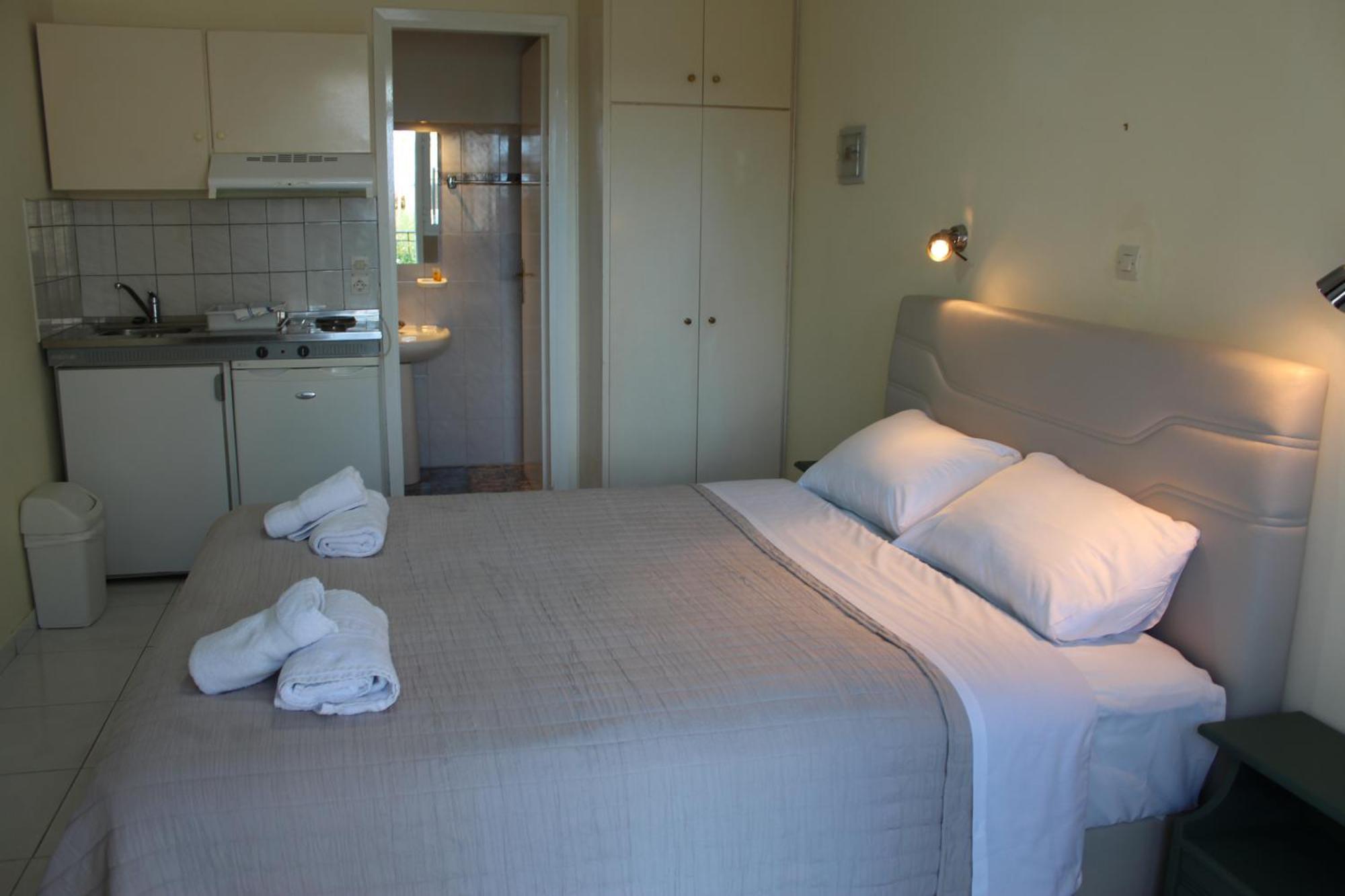Theodora Studios & Apartments Skala  外观 照片