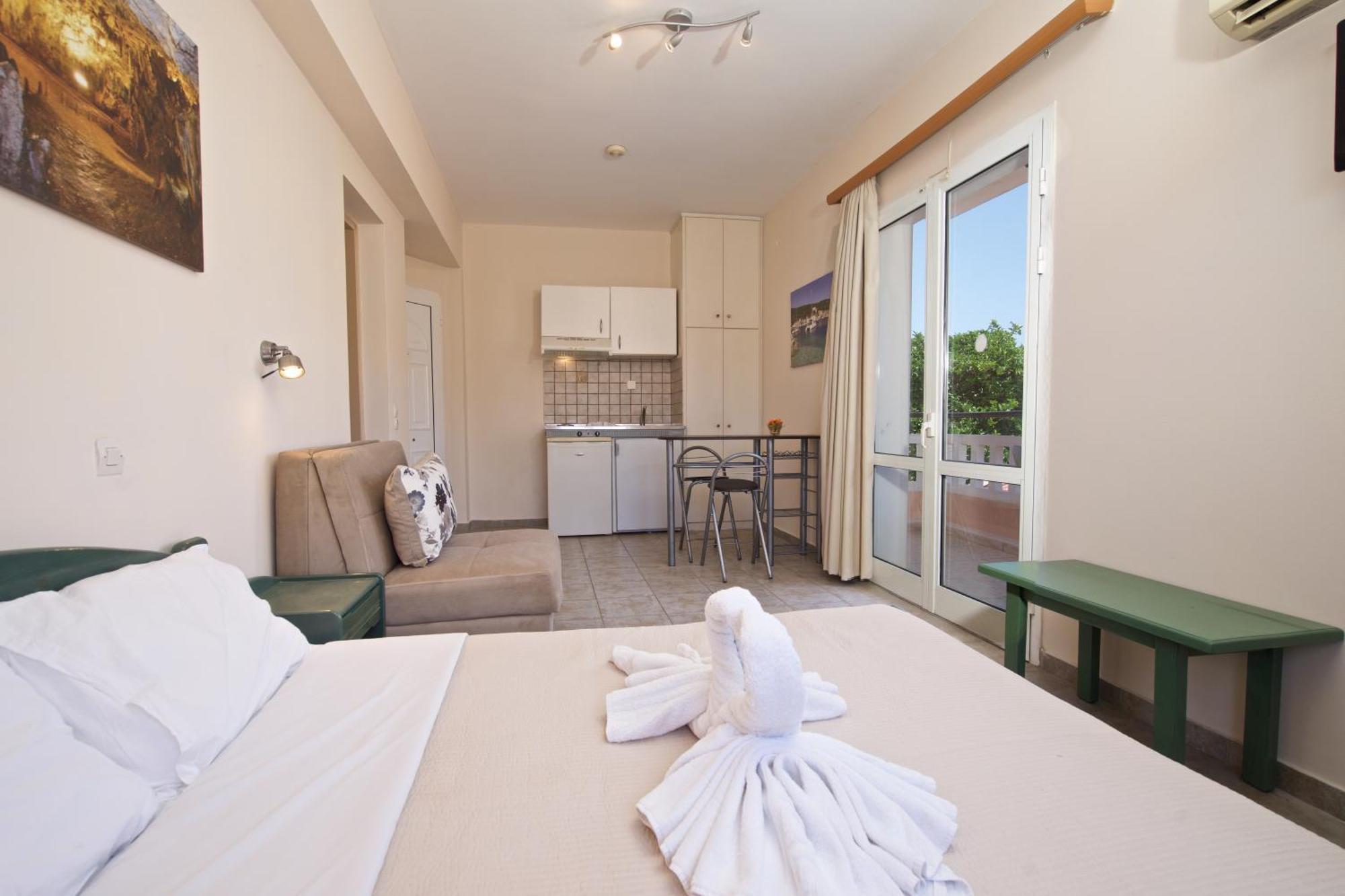 Theodora Studios & Apartments Skala  外观 照片