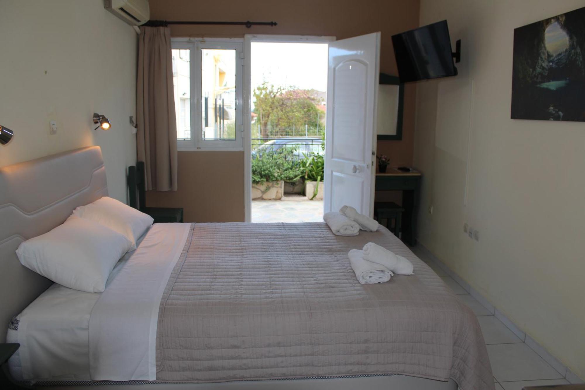 Theodora Studios & Apartments Skala  外观 照片