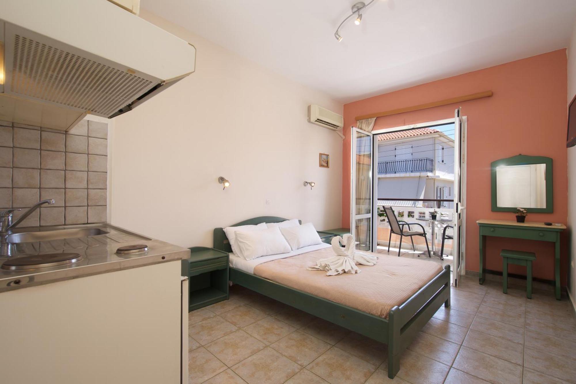Theodora Studios & Apartments Skala  外观 照片