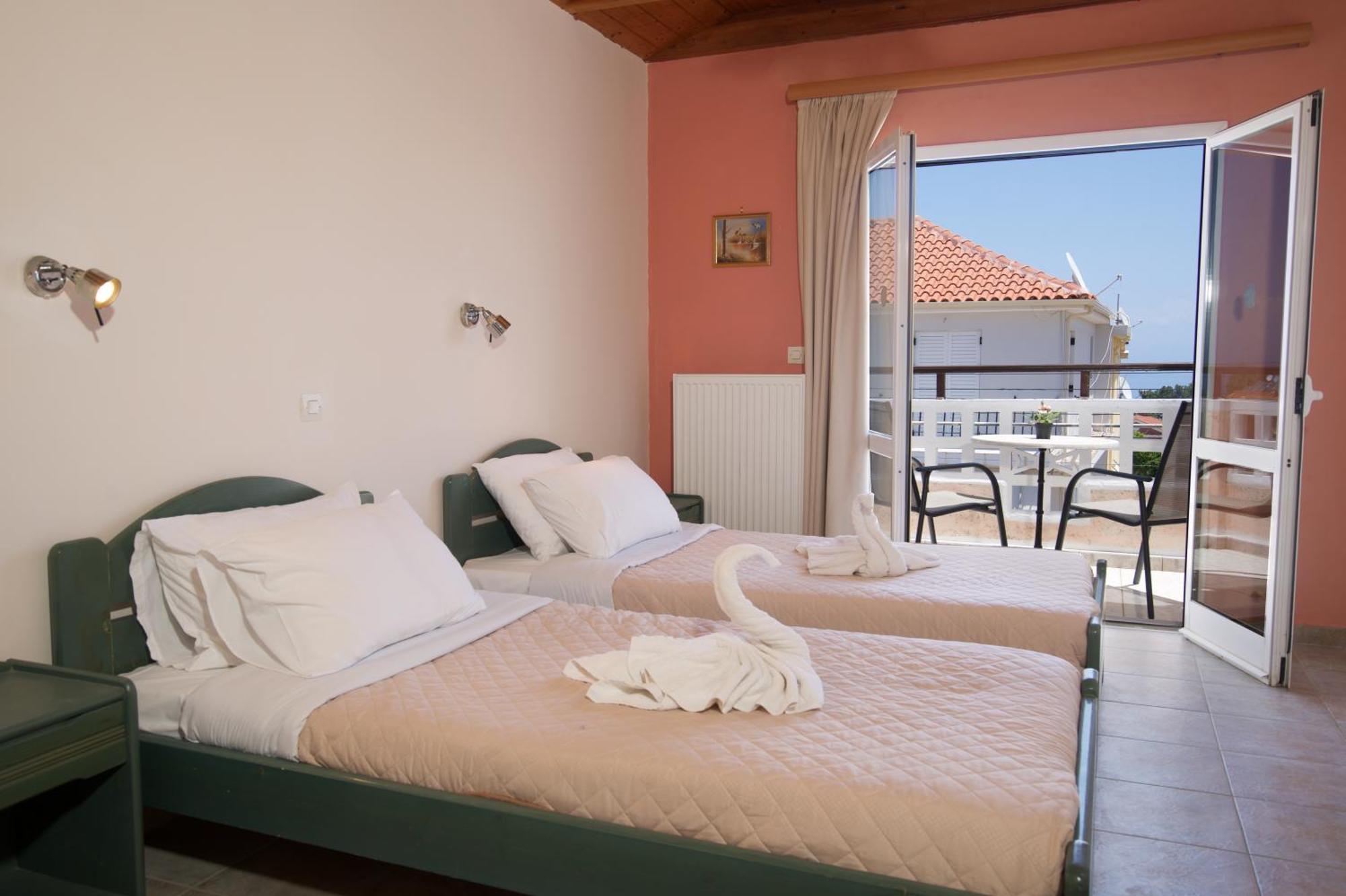 Theodora Studios & Apartments Skala  外观 照片